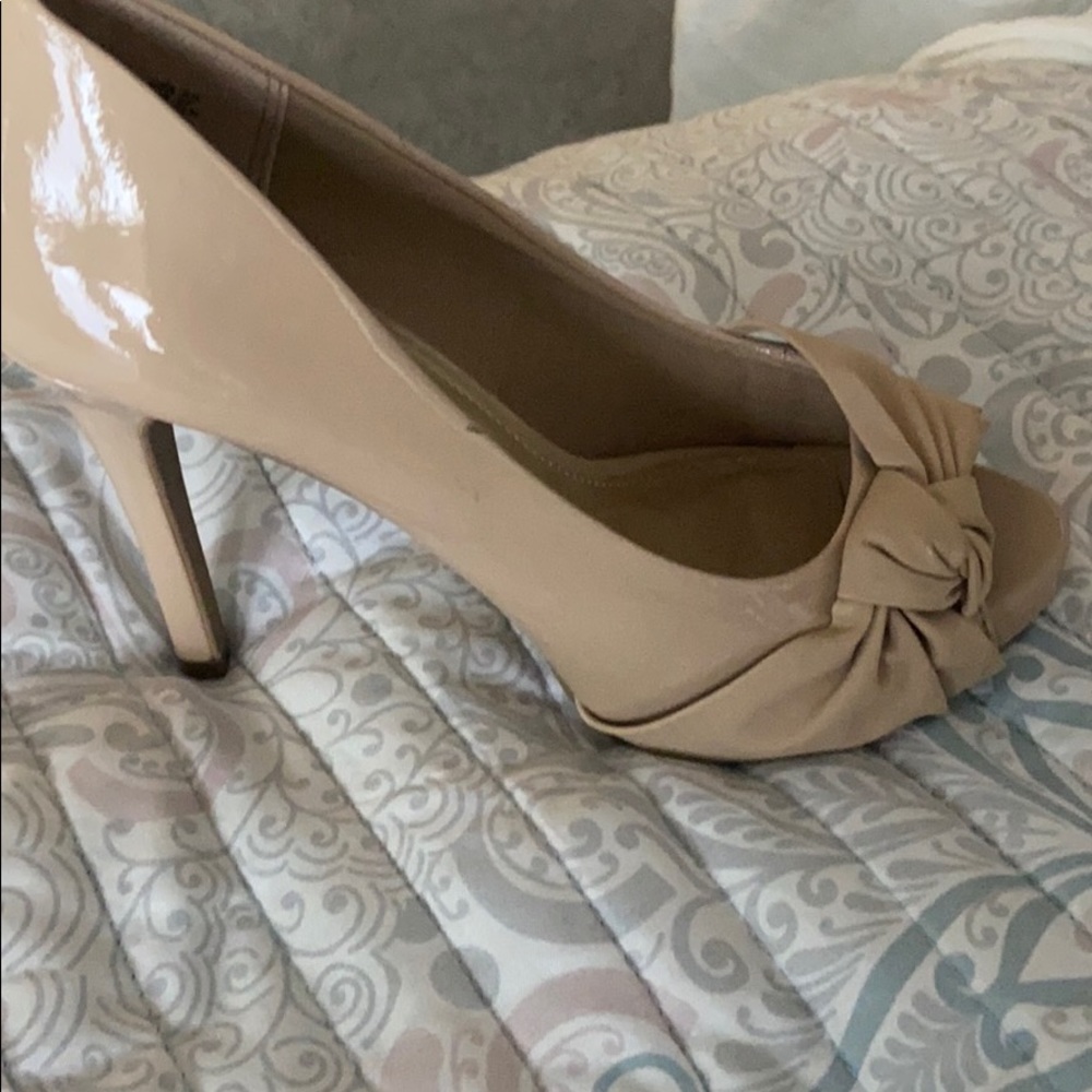 Beige high heeled shoe